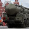 Die ganz große nukleare Keule: Eine strategische Atomrakete auf dem Roten Platz in Moskau. 