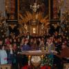 Mit „Es wird scho glei dumpa“ verabschiedeten sich die Mitwirkenden des traditionellen Weihnachtskonzerts in der Pfarrkirche St. Peter und Paul in Thierhaupten von den begeisterten Zuhörern. 
