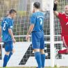 Ein Bild mit Symbolcharakter: Die Gegner jubeln (hier im Bild Patrick Wachter vom TSV Kottern) während der BC Aichach (Alexander Benede und Zeljko Brnadic) nur bedröppelt hinterher schauen kann. 