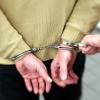 Ein junger Karlshulder musste von der Polizei festgenommen werden, weil er gegen die Beamten handgreiflich wurde. 