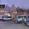 Die Polizei war am Montagabend mit einem Großaufgebot in Landsberg im Einsatz, um Corona-Spaziergänge in der Innenstadt zu verhindern.
