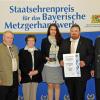 Bei der Auszeichnung in München (von links): Georg Schlagbauer (Landesinnungsmeister des Fleischerverbandes Bayern), Hans und Frieda Münzinger sowie Katrin und Harald Münzinger, zudem Staatsminister Helmut Brunner.  