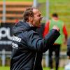 Trainer Marco Konrad und der FV Illertissen freuen sich auf das Spiel gegen Würzburg.  
