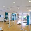 Zum Zirkeltraining im Neusäßer Fitnessstudio Femisport gehören sowohl feste Geräte als auch Übungen, die jede Woche variieren.