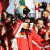 Sebastian Vettel feiert seinen Sieg in Australien auf der Rennstrecke mit der Scuderia Ferrari.