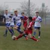 Die B-Junioren der JFG Wertachtal (blau-weiße Trikots) knöpften dem FC Memmingen II einen Punkt ab. 