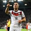 Lukas Podolski darf gegen die USA von Anfang an ran.