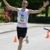 Andreas Beck beim Zieleinlauf bei der bayerischen Halbmarathonmeisterschaft.  	