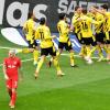 Dortmunds Spieler jubeln nach dem Tor zum 1:0 gegen RB Leipzig.
