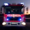 Fast 50 Kräfte der Feuerwehr eilten zum Brand eines Mähdreschers in Nersingen-Straß.