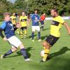 Lagerlechfeld (rechts Daniel Raffler) und der FC Königsbrunn (links Luca Sommer) mischten in der Kreisliga lange vorn mit, doch am Ende reichte es nicht. 