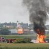 Eine schwarze Rauchwolke war gestern über Burgau und Röfingen zu sehen. Ein Tanklaster fing nach einem Unfall Feuer.