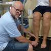 Martin Klapka kombiniert sein Wissen als Orthopädietechnikermeister mit den modischen Ansprüchen seiner Kunden. Nach dem Vermessen der Füße mithilfe des 3D-Scanners werden so individuelle Fußbetten gefertigt, die optisch individuell gestaltet werden können.