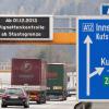 Die Pickerl-Pflicht an der österreichischen Grenze lenkt den Verkehr durch bayerische Grenzorte. 