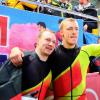 Pilot Francesco Friedrich (links) und Anschieber Thorsten Margis jubeln im Ziel über die Goldmedaille.