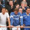 Die Schalke-Spieler Nico van Hogdalem, Ebbe Sand, Niels Oude Kamphuis, sowie Trainer Huub Stevens nach der größten Enttäuschung ihrer Sportlerkarriere.