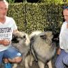 Reiner Waggin und Manuela Seyffert freuen sich über die Preise, die sie mit ihren Wolfsspitzen bei Züchterwettbewerben schon gewinnen konnten. Auf dem Foto ist links die Mutter „Kessi“ und rechts die Zweitplatzierte „Bria“ zu sehen. Die Siegerin „Billie-Bijou“ hat im Schwarzwald ein neues Zuhause gefunden. 