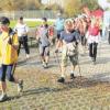 Los geht’s: Wie in den vergangenen Jahren (unser Foto entstand 2010) starten die Nordic Walker am Sportgelände in Freihalden. 