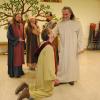 Die ersten Kostüme sind verteilt, die Proben laufen. Der Ungläubige Thomas (vorne, kniend, Christian Vollmann), wird von Jesus gesegnet.