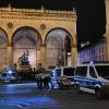 Die Polizei war mit einem Dutzend Mannschaftswagen am Münchner Odeonsplatz im Einsatz.