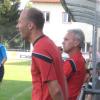Aindlinger Duo: Trainer Roland Bahl (rechts im Hintergrund) hat jetzt einen neuen Assistenten: Tobias Völker, den bisherigen Kapitän.  	