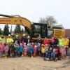 Für die Kinder des Pflaumlocher Kindergartens war es eine Freude, beim Spatenstich für das neue Baugebiet Stiegeläcker symbolisch mit Hand anzulegen. 
