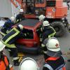 Bei einer groß angelegten Übung probten 50 Feuerwehrleute aus Inchenhofen und Hollenbach den Rettungseinsatz nach einem Unfall.