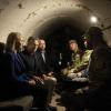 US-Außenminister Antony Blinken (Zweiter von links) besichtigt zusammen mit der amerikanischen Ukraine-Botschafterin Bridget Brink einen Bunker.