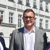 Blicken auf zehn Jahre „Maximilium“ zurück: (von links) Landtagsabgeordneter Wolfgang Fackler, Dr. Helmut Fredrich und OB Armin Neudert.  	