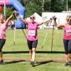 Nordic Walking macht glücklich. Die "Pinken Gundremminger Laufmädels" Dagmar Tausend, Birgit Wiedemann und Ingrid Tauber sind dafür ein anschauliches Beispiel: Jubelnd überschreiten sie die Ziellinie.