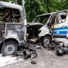 Mannschaftsbusse der Polizei wurden in München angezündet. Sie gehörten zu Einheiten, die für Schutz beim G7-Gipfel sorgen sollen.