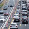 Baustellen auf Autobahnen bremsen den Verkehr oft aus.