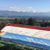 Auf der Tour bieten sich immer wieder grandiose Ausblicke. Die Aussicht reicht über Auerbergland, Zugspitze und Ammergebirge bis hin zum Bregenzer Wald.