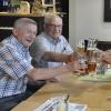 Nach fast acht Monaten Zwangspause trifft sich der 66er-Stammtisch wieder in der Alten Brauerei Mertingen. Hier wird Karten gespielt, aber auch das Neueste aus dem Ort besprochen und diskutiert. Die Freude darüber ist mehr als sichtbar.  	
