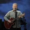 Don Henley von der US-Country-Rockband Eagles steht auf der Bühne.