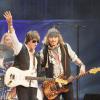 Jeff Beck (l)  hier im vergangenen Jahr noch auf Tour mit US-Schauspieler Johnny Depp.