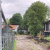 Eine geplante Garage auf einem Grundstück an der Kirzingerstraße in Lachen wird nun so versetzt, dass zwei Nachbarbäume davon unbeschadet bleiben dürften.