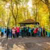 In Dillingen hat sich eine Gruppe von Lauf- und Walking-Sportlerinnen und -Sportlern zusammengeschlossen. Sie sind mit sogenannten Smoveys, das sind bunte Ringe, unterwegs.  