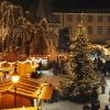 Früher fand der Mindelheimer Weihnachtsmarkt auf dem Kirchplatz statt. Heuer hat die Stadt ein neues Konzept aufgelegt und mehrere Buden entlang der Maximilianstraße und auf dem Marienplatz verteilt. 