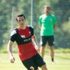 Nach seiner erfolgreichen OP muss Piotr Trochowski noch einige Zeit warten, ehe er wieder mit dem FC Augsburg trainieren kann.