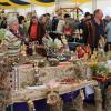 Teils dicht gedrängt sind die vielen Besucher durch die verschiedenen Stände beim Ostereiermarkt durchgeschlendert. 