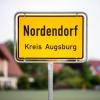 Eltern haben in einem Haus in Nordendorf ihren 16-jährigen Sohn und dessen 15-jährigen Freund tot aufgefunden.