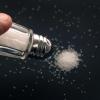 Zu viel Salz ist ungesund und kann sogar lebensgefährlich sein. Die WHO empfiehlt Grenzwerte für eine Reihe von Produkten.
