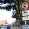 „Anlieger frei“ gilt im Anwaltinger Weg in Mühlhausen nicht mehr. Die Gemeinde hat das Schild abmontieren lassen. Nur Landwirte dürfen hier noch durchfahren.