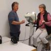 Wie viel muss Frau in die Pedale treten, um Radio zu hören? Das konnte Bund-Naturschutz-Ortsvorsitzende Katjana Brucoli beim Energiespardorf in Gersthofen gleich selbst ausprobieren.