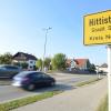 Anwohner fordern mehr Überwachung oder Tempolimits, um den Verkehr auf der Hittistetter Dorfstraße zu bremsen.  	