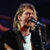 Eine zerschmetterte Gitarre des früheren Nirvana-Frontmanns Kurt Cobain  für mehr als 486.000 Dollar versteigert worden.