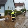 Die Feuerwehr war am Sonntagabend in Kühnhausen im Einsatz. Dort waren die Straßen von Wasser und Schlamm überschwemmt.