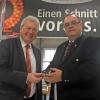 In der modernen Firmenzentrale der Hufschmied Zerspanungssysteme GmbH in Bobingen sprach Geschäftsführer Ralph Hufschmied mit dem CSU-Europaabgeordneten Markus Ferber über Anliegen der Wirtschaft. 