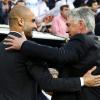 Bayern-Coach Carlo Ancelotti (r) und ManCity-Trainer Pep Guardiola treffen in München aufeinander.